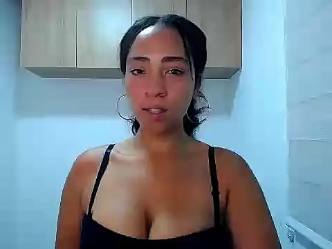 Danna Ross  online show from November 8, 2025, 3:43 am