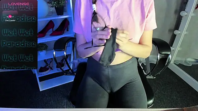 mommy cum1 online show from January 28, 2025, 6:05 am