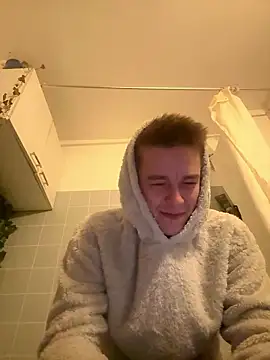 Toyjungee online show from January 7, 2026, 11:32 pm