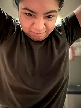 kimmiakiss22 online show from November 7, 2025, 6:23 pm