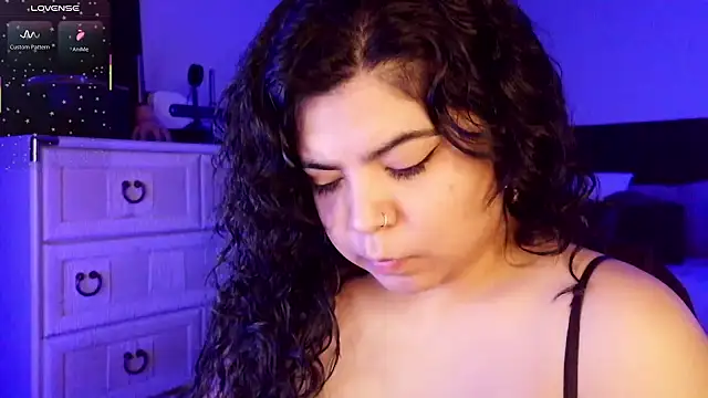 kimmiakiss22 online show from January 11, 2026, 12:50 am