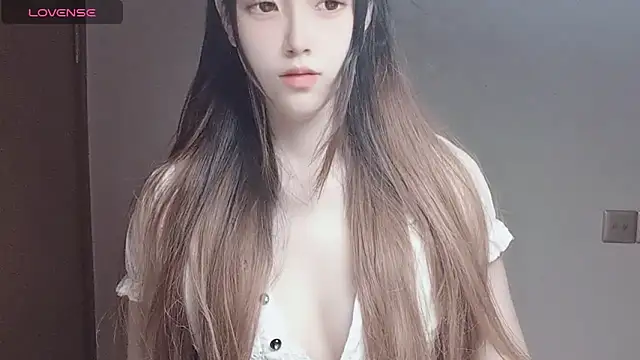 VaerySaenz online show from November 11, 2025, 3:07 pm