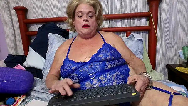 Snapshot of BigClitMelody chatting on October 18, 2025, 10:12 pm BigClitMelody online show from October 18, 2025, 10:12 pm