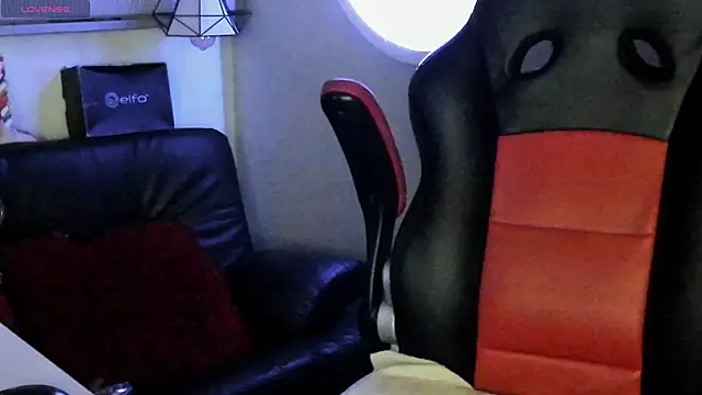 natasha logan  online show from November 23, 2025, 4:11 am