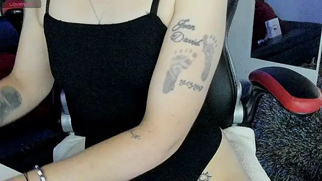 natasha logan  online show from October 26, 2025, 4:02 am