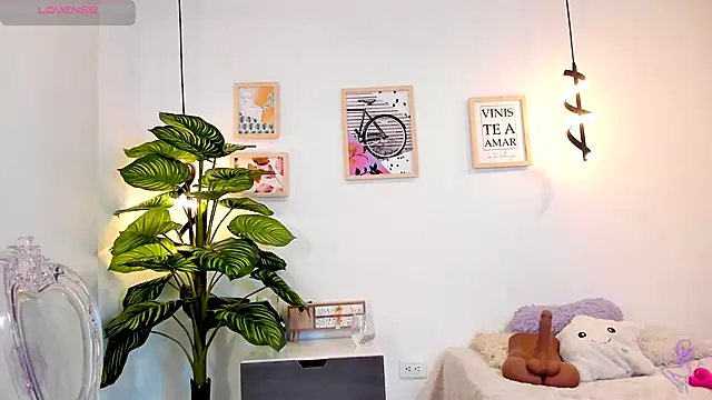 Rachel  Lang online show from November 6, 2025, 3:49 pm