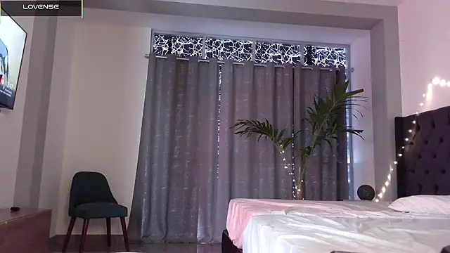 Snapshot of mini_kunis chatting on February 21, 2026, 6:43 pm mini kunis online show from February 21, 2026, 6:43 pm