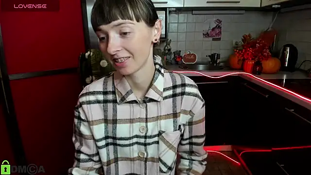 Snapshot of TayanaJons chatting on November 4, 2025, 8:07 am TayanaJons online show from November 4, 2025, 8:07 am