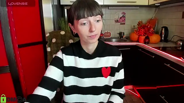 Snapshot of TayanaJons chatting on October 16, 2025, 7:16 am TayanaJons online show from October 16, 2025, 7:16 am