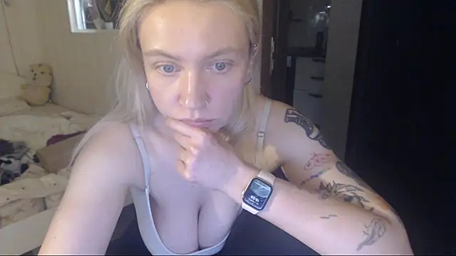 amanda kiss kiss online show from March 7, 2026, 4:56 pm