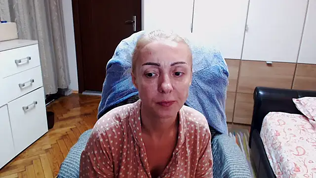 Snapshot of Leona-Exotic chatting on July 22, 2026, 9:11 am Leona-Exotic online show from July 22, 2026, 9:11 am
