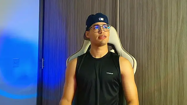 Jimmy Leeh  online show from November 21, 2025, 4:55 am