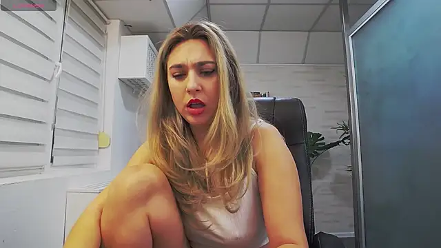 AvaBlue  online show from February 6, 2025, 7:13 am