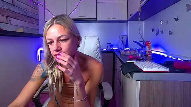 Snapshot of Skinny_Nally chatting on February 16, 2026, 1:26 am Skinny Nally online show from February 16, 2026, 1:26 am