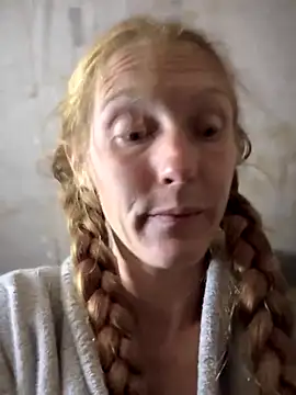 Snapshot of GoldenFlameGoddess chatting on November 9, 2025, 2:48 am GoldenFlameGoddess online show from November 9, 2025, 2:48 am