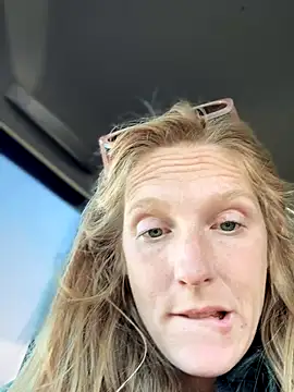 Snapshot of GoldenFlameGoddess chatting on November 15, 2025, 10:03 pm GoldenFlameGoddess online show from November 15, 2025, 10:03 pm