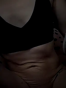 Snapshot of GoldenFlameGoddess chatting on October 15, 2025, 2:03 pm GoldenFlameGoddess online show from October 15, 2025, 2:03 pm