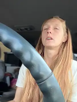 Snapshot of GoldenFlameGoddess chatting on October 25, 2025, 7:14 pm GoldenFlameGoddess online show from October 25, 2025, 7:14 pm