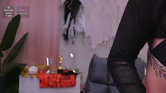 Molly Jons online show from October 29, 2025, 1:04 am