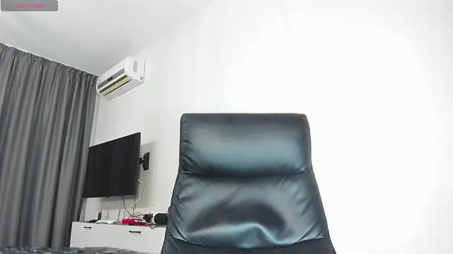 Findom guy online show from December 13, 2025, 8:04 pm