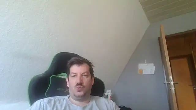 Snapshot of Golffahrer1982 chatting on September 13, 2025, 10:15 am Golffahrer1982 online show from September 13, 2025, 10:15 am