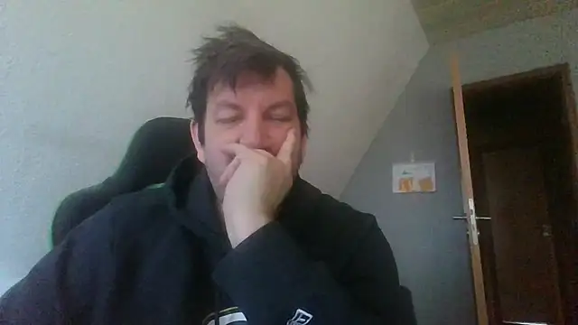 Snapshot of Golffahrer1982 chatting on November 8, 2025, 9:57 am Golffahrer1982 online show from November 8, 2025, 9:57 am