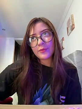 Zoe Lennoxx online show from August 4, 2026, 8:35 pm