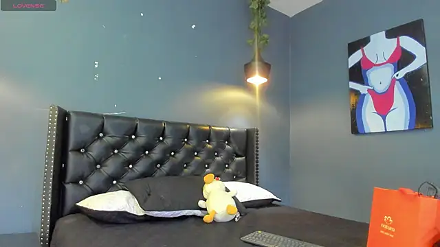 Sophiietaylor online show from November 19, 2025, 11:32 am