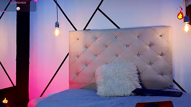 Snapshot of violetasimonz chatting on February 9, 2026, 10:30 pm violetasimonz online show from February 9, 2026, 10:30 pm