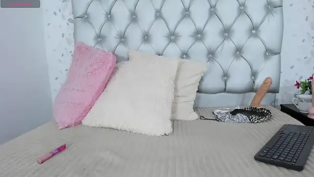 catiaeva online show from February 3, 2025, 4:31 pm