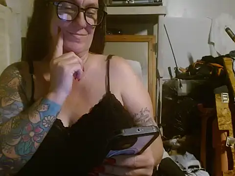 Snapshot of SimoneMoore chatting on March 24, 2026, 3:28 am SimoneMoore online show from March 24, 2026, 3:28 am