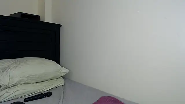 NIKKIE LOVE online show from February 9, 2026, 7:17 am