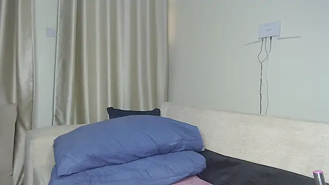 NIKKIE LOVE online show from September 21, 2025, 9:03 am