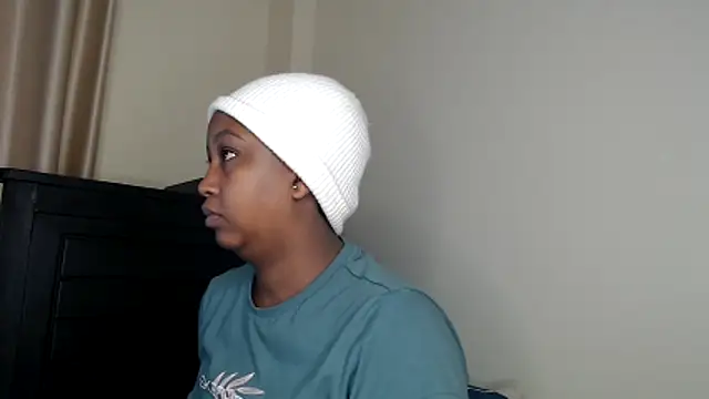 NIKKIE LOVE online show from March 31, 2026, 7:32 am