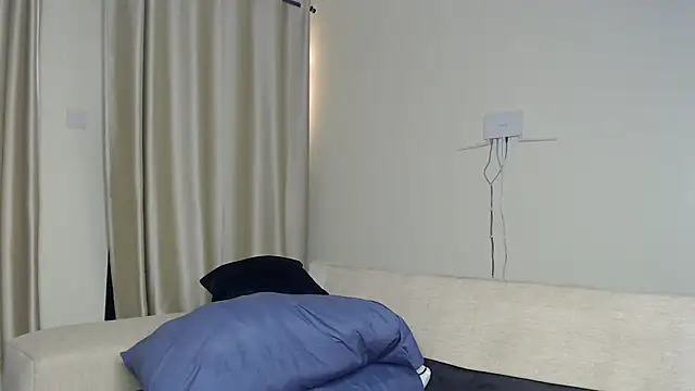 NIKKIE LOVE online show from November 5, 2025, 7:33 am