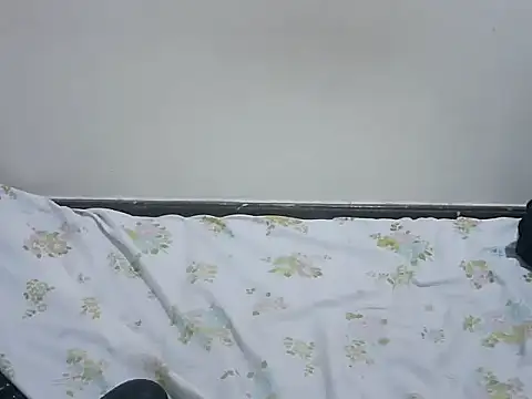 Snapshot of prettybeee chatting on February 26, 2026, 11:38 pm prettybeee online show from February 26, 2026, 11:38 pm