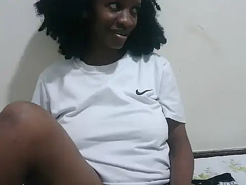 Snapshot of prettybeee chatting on January 18, 2026, 10:24 pm prettybeee online show from January 18, 2026, 10:24 pm