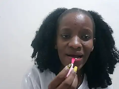 Snapshot of prettybeee chatting on January 16, 2026, 10:47 pm prettybeee online show from January 16, 2026, 10:47 pm