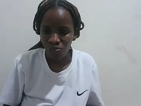 Snapshot of prettybeee chatting on February 16, 2026, 11:20 am prettybeee online show from February 16, 2026, 11:20 am