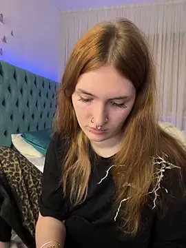  Chlo  e online show from October 12, 2025, 9:38 pm