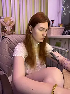  Chlo  e online show from November 20, 2025, 12:39 pm