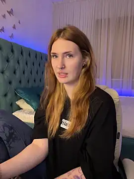  Chlo  e online show from October 10, 2025, 9:15 pm