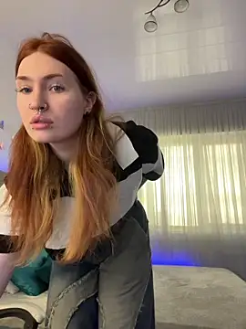  Chlo  e online show from October 24, 2025, 10:58 am