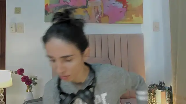 Nina Cavaali online show from October 7, 2025, 11:55 am