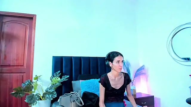 Nina Cavaali online show from October 10, 2025, 6:20 pm