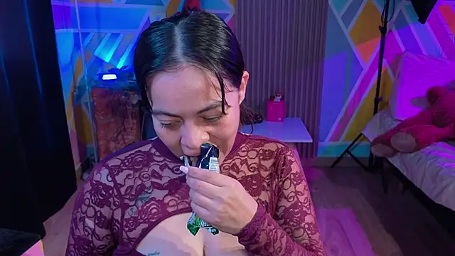 Cuttiealice online show from October 13, 2025, 12:07 pm