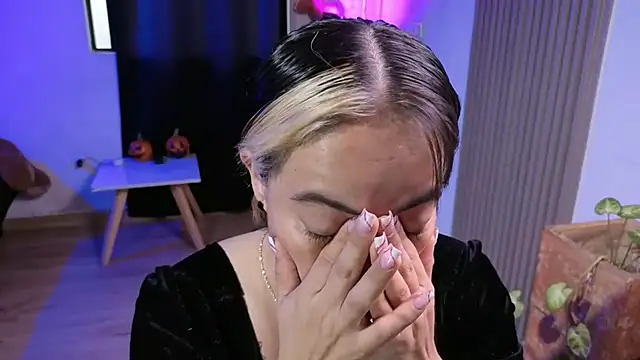 Cuttiealice online show from November 29, 2025, 11:32 am