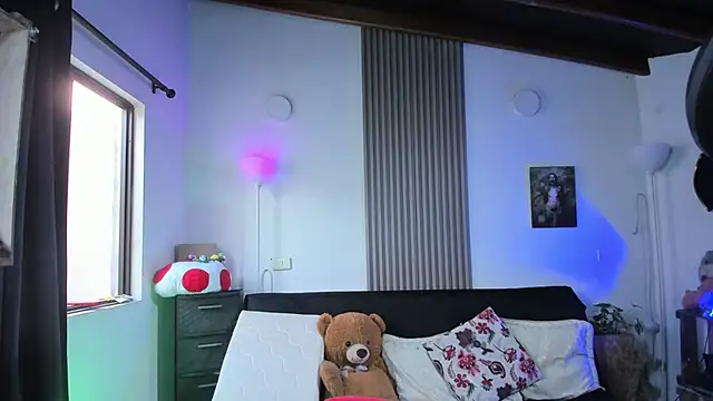 Cuttiealice online show from March 22, 2025, 10:26 pm