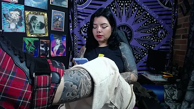 Yourmadame P online show from April 18, 2026, 4:15 am