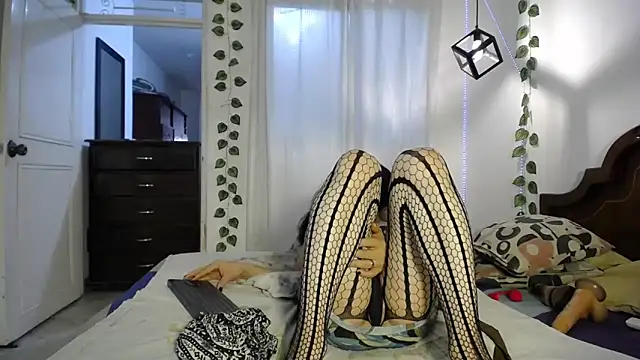 ivonne  hott1 online show from February 23, 2026, 8:53 pm